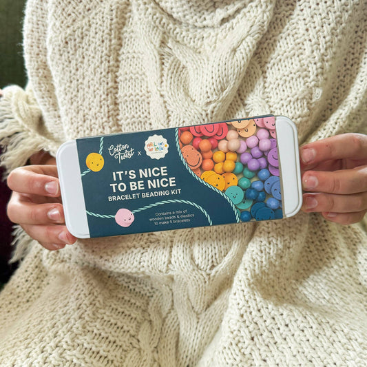 "Jó jónak lenni" karkötőkészítő szett - 5 karkötő mosolygós gyöngyökkel